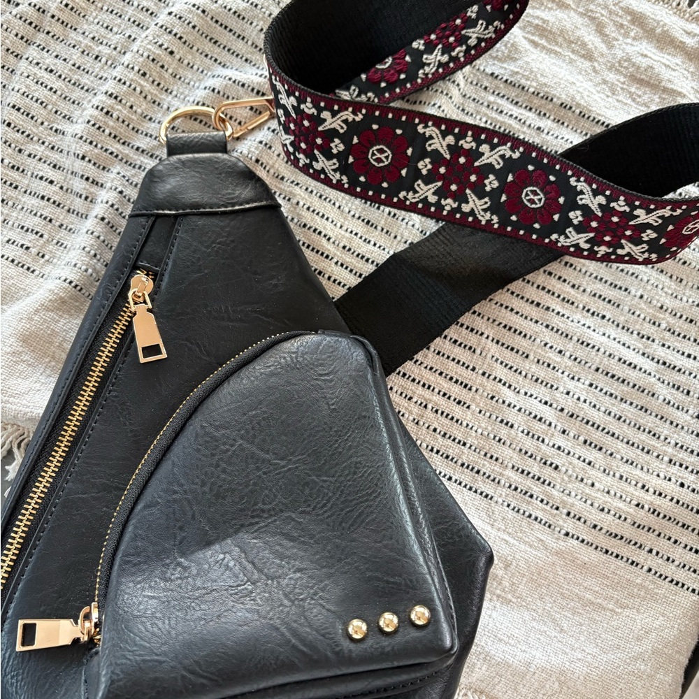Brand New ‘Pretty Simple’ crossbody